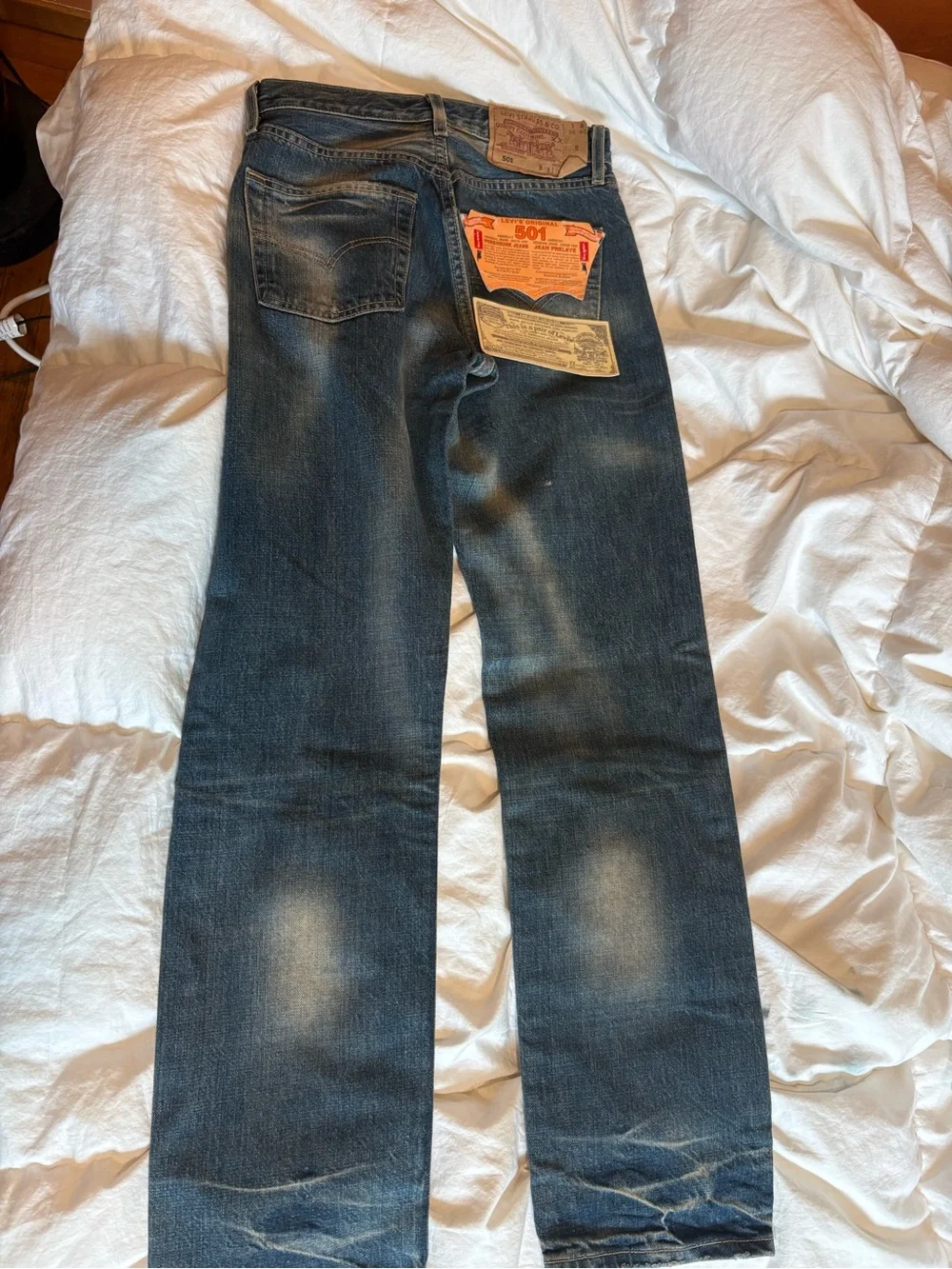 Levi's 501 Women’s Straight Jeans w Whiskering & Fade - Picture 5 of 5